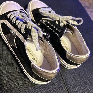 Vintage Havana Black and Silver Star Sneakers.  Size 4 young girls.  No box